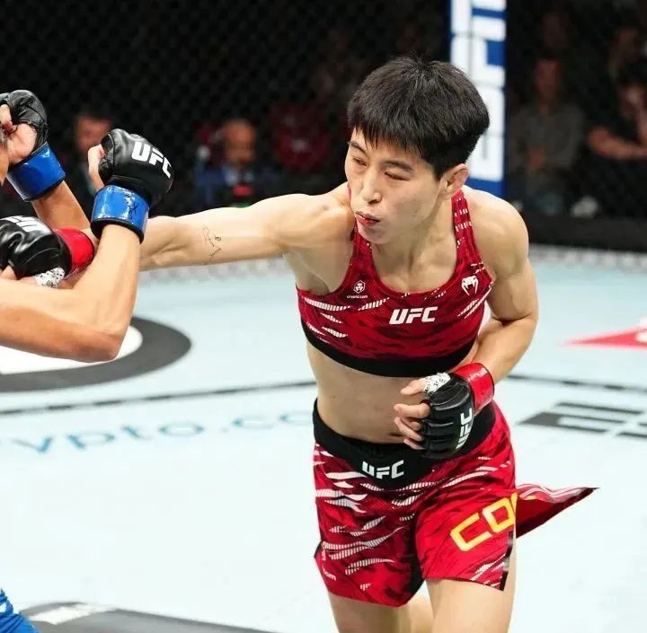 精英选手奋勇拼搏，实力碾压对手